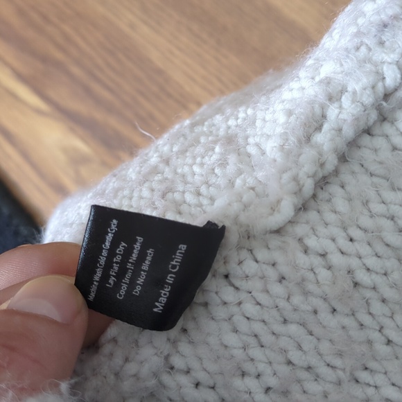 Swter - Picture 4 of 4